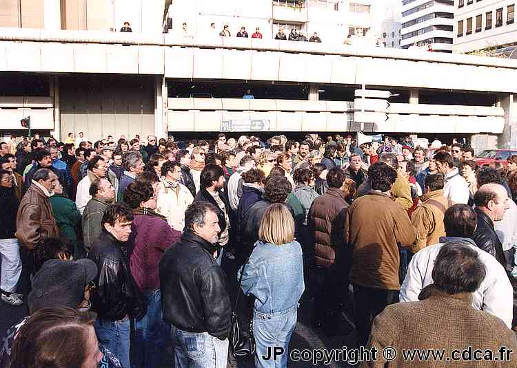 CDCA Bordeaux, Gironde, Aquitaine, Manifestation pour la dfense des artisans et commerants, Novembre1993 - Image : JP 65
