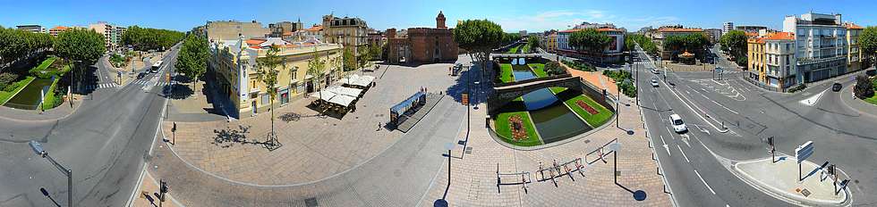 Ville de Perpignan, Pyr�n�es-Orientales - La Place de la R�sistance et le Castillet