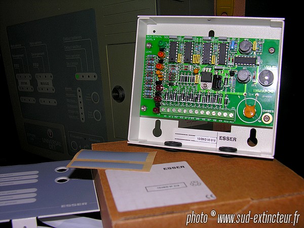 BOIREPEUEO ESSER UNIVERSAL DET Bo�tier r�p�titeur de synth�se