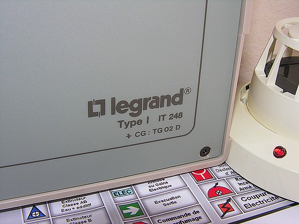 Centrale incendie LEGRAND IT 248 CERBERUS GUINARD TG 02 D Equipement de Contr�le et de Signalisation de Type 1