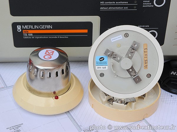 MERLIN GERIN UD 09 D�tecteur Ionique de fum�es conventionnel 1�re g�n�ration