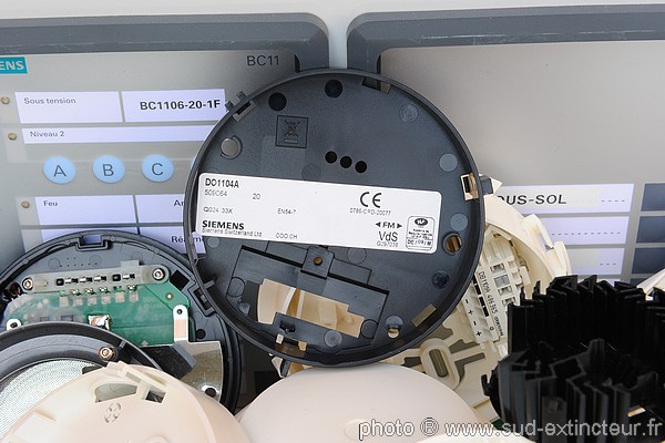 SIEMENS DO1104A d�tecteur optique de fumee �clat� devant un ECS/CMSI BC1106-20-1F