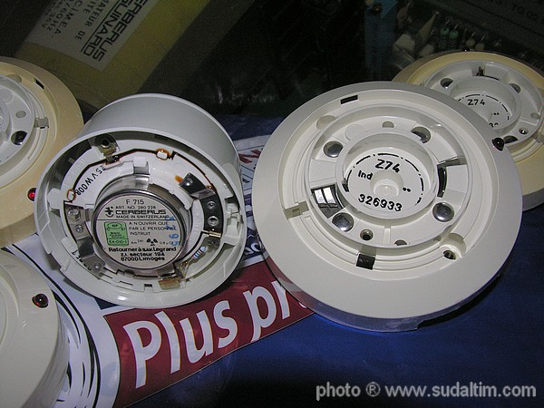 CERBERUS F715, d�tecteur ionique de fum�e sur socle Z74