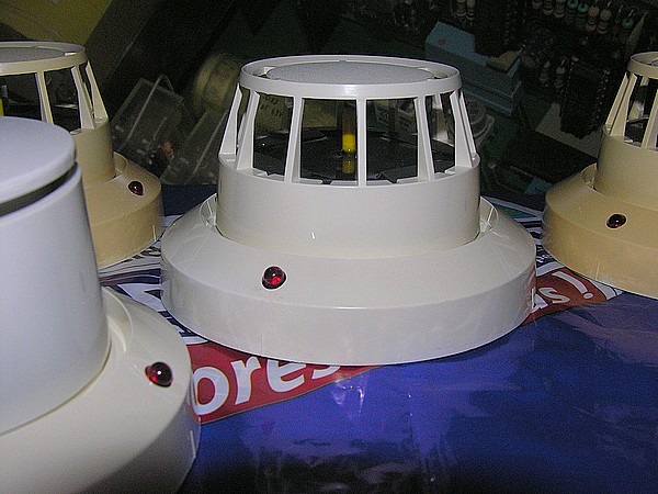 CERBERUS D716, d�tecteur de chaleur thermostatique sur socle Z74