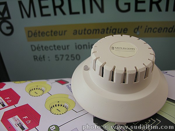 MERLIN GERIN DI 100 D�tecteur ionique de fum�e conventionnel