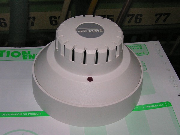 MERLIN GERIN DO 100 D�tecteur optique de fum�e conventionnel