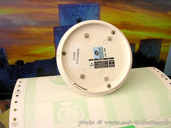 UNIVERSAL DET EI 1100 D�tecteur ionique de fum�e conventionnel