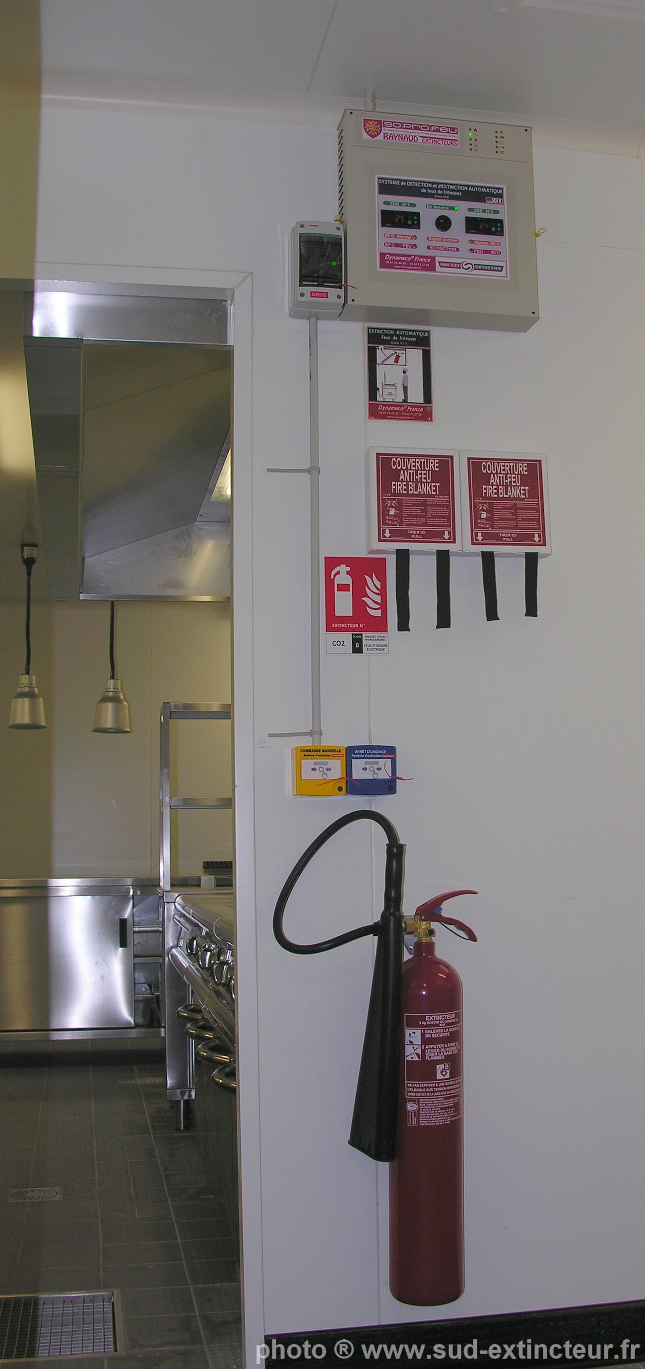 Syst�me Centralis� bi zone pour la d�tection de chaleur et l'extinction automatique de feux de friteuses