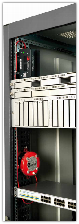 Unit� centrale ACTIVA et G�n�rateur a�rosol DSPA dans une armoire informatique